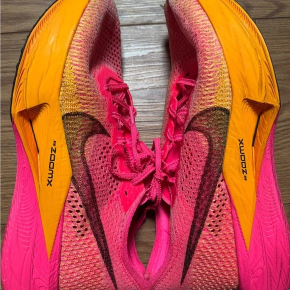 Vibrant Pink Men’s Vaporfly 3s - Picture 3 of 6